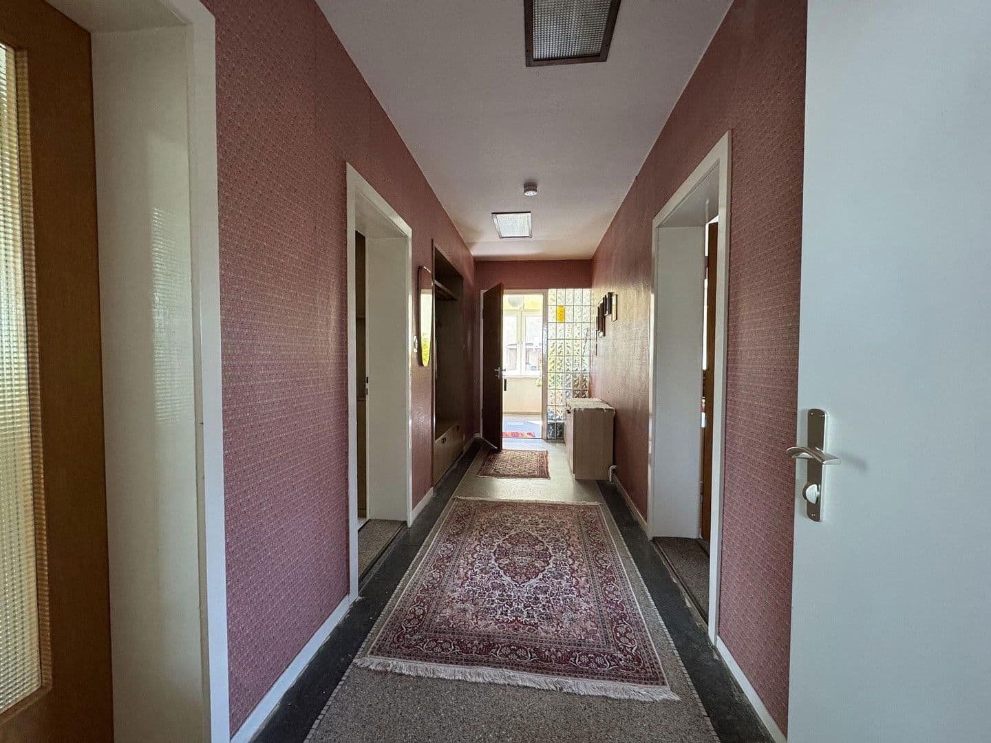 Prodej domu 300 m², pozemek 1.752 m², Ronnenberg, Dolní Sasko Prodej domu 300 m², pozemek 1.752 m², Ronnenberg, Dolní Sasko