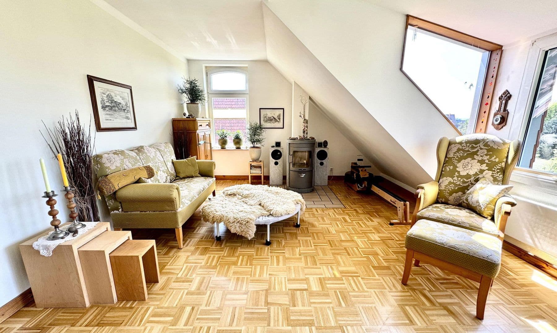 Prodej domu 300 m², pozemek 1.752 m², Ronnenberg, Dolní Sasko Prodej domu 300 m², pozemek 1.752 m², Ronnenberg, Dolní Sasko