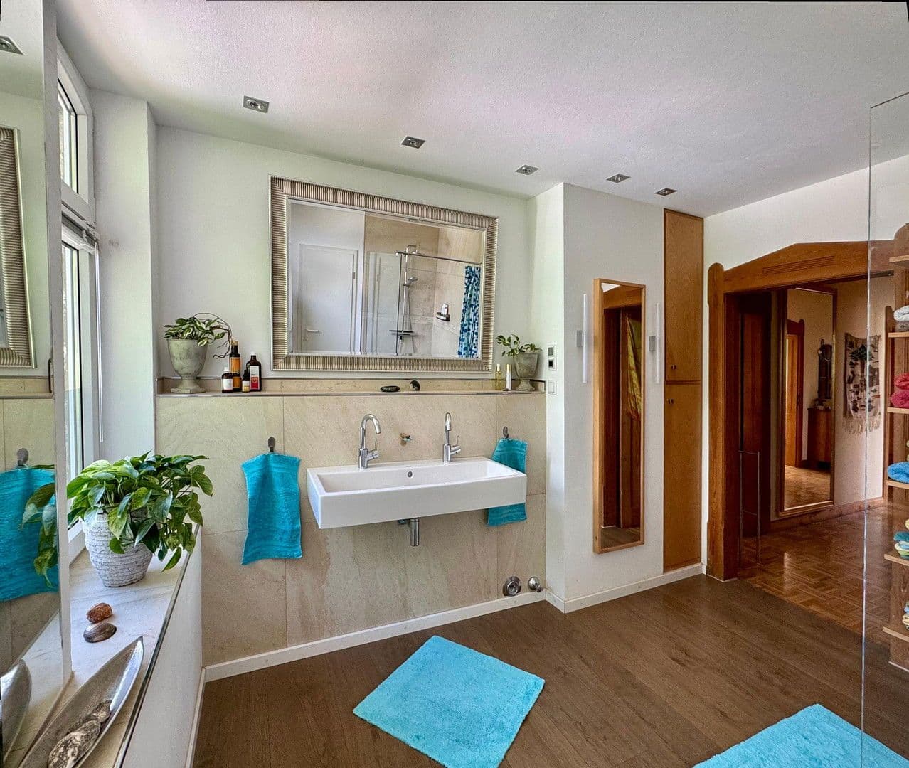 Prodej domu 300 m², pozemek 1.752 m², Ronnenberg, Dolní Sasko Prodej domu 300 m², pozemek 1.752 m², Ronnenberg, Dolní Sasko