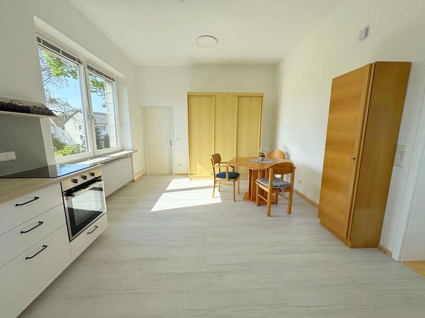 Prodej domu 300 m², pozemek 1.752 m², Ronnenberg, Dolní Sasko Prodej domu 300 m², pozemek 1.752 m², Ronnenberg, Dolní Sasko