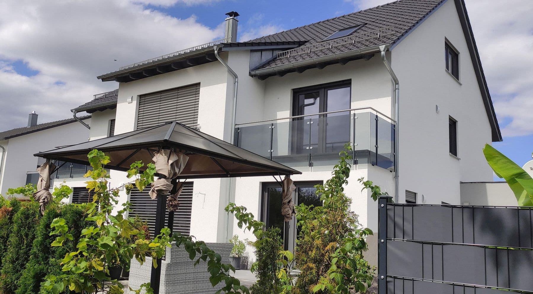 Prodej domu 247 m², pozemek 553 m², Rosengarten, Bádensko-Württembersko Prodej domu 247 m², pozemek 553 m², Rosengarten, Bádensko-Württembersko