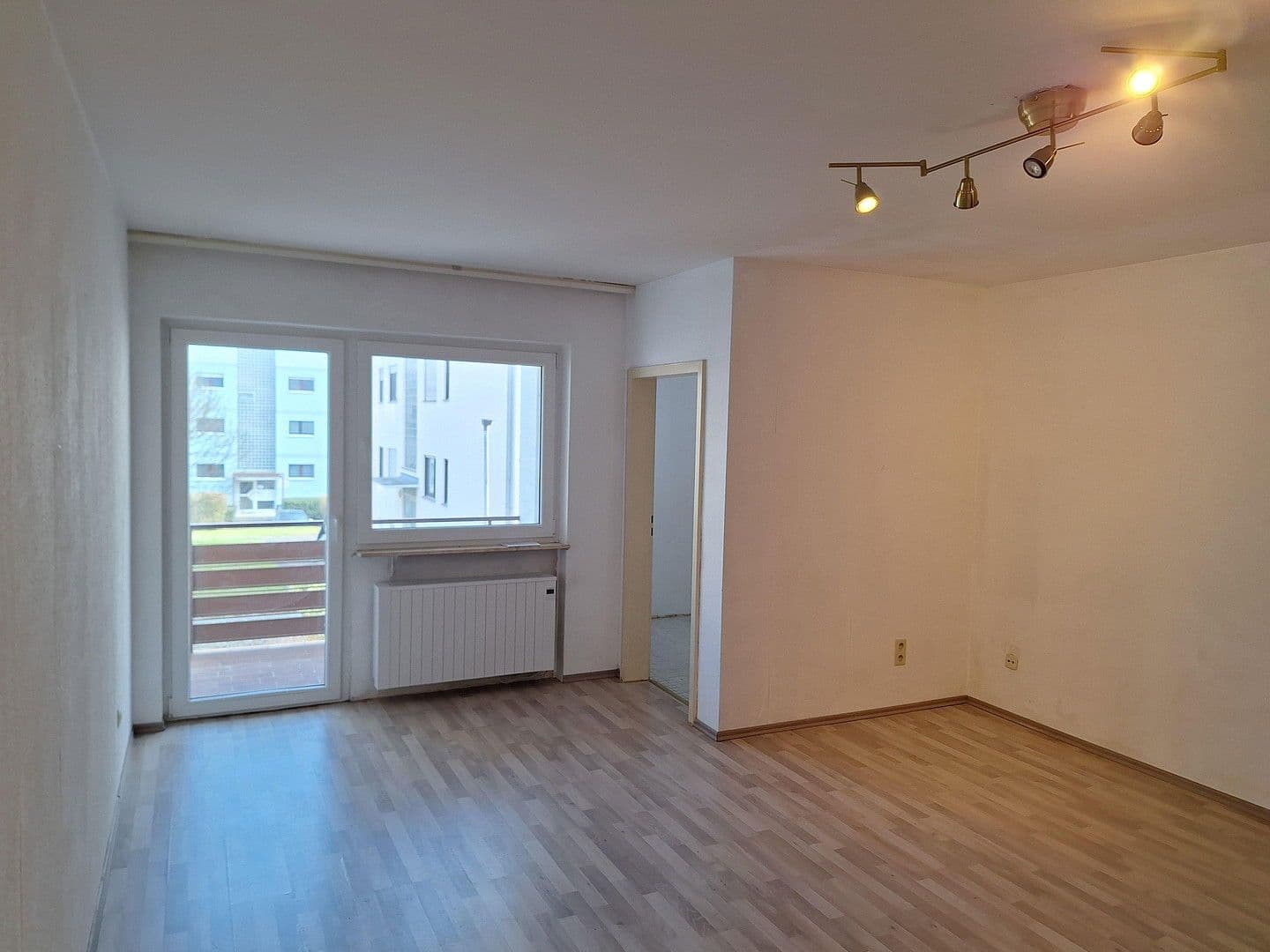Pronájem bytu 1+1 33 m², Seeheim-Jugenheim, Hessen Pronájem bytu 1+1 33 m², Seeheim-Jugenheim, Hessen