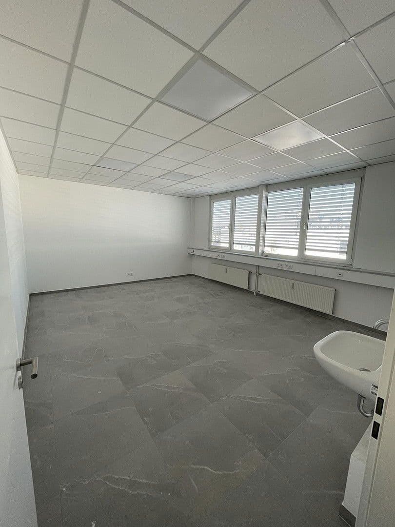 Pronájem kanceláře 395 m², Englmannstraße 2, München, Bavorsko Pronájem kanceláře 395 m², Englmannstraße 2, München, Bavorsko