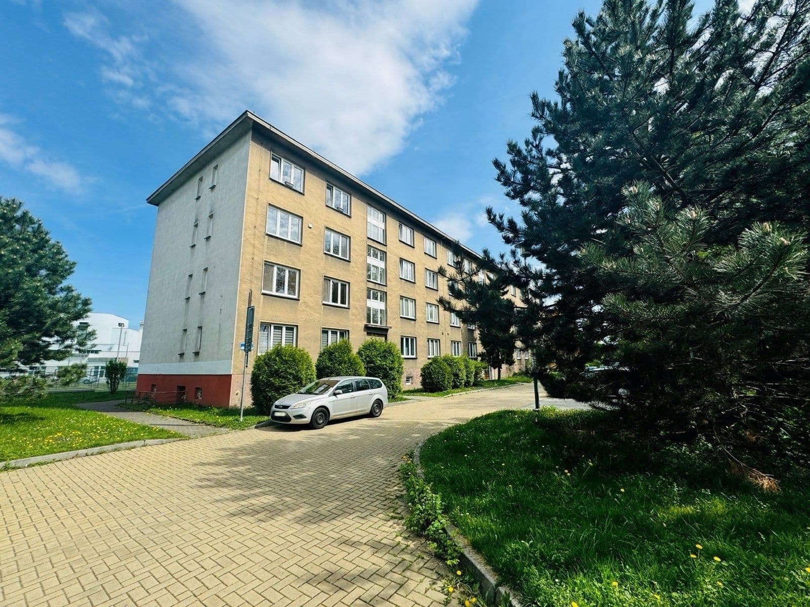 Pronájem garáže 23 m², náměstí Jiřího Myrona, Ostrava, Moravskoslezský kraj Pronájem garáže 23 m², náměstí Jiřího Myrona, Ostrava, Moravskoslezský kraj