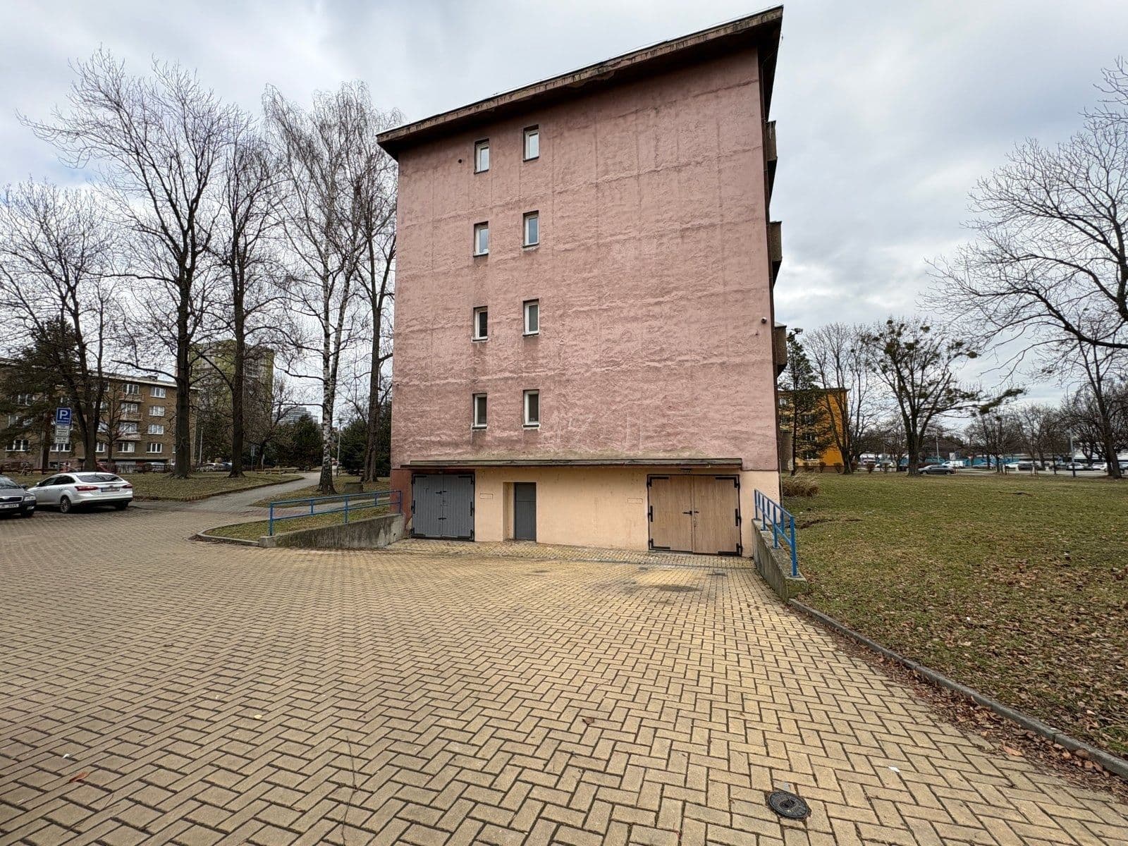 Pronájem garáže 23 m², náměstí Jiřího Myrona, Ostrava, Moravskoslezský kraj Pronájem garáže 23 m², náměstí Jiřího Myrona, Ostrava, Moravskoslezský kraj