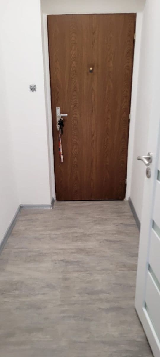 Pronájem bytu 1+kk 28 m², Školská, Hostivice, Středočeský kraj Pronájem bytu 1+kk 28 m², Školská, Hostivice, Středočeský kraj