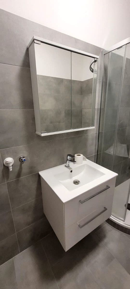 Pronájem bytu 1+kk 28 m², Školská, Hostivice, Středočeský kraj Pronájem bytu 1+kk 28 m², Školská, Hostivice, Středočeský kraj