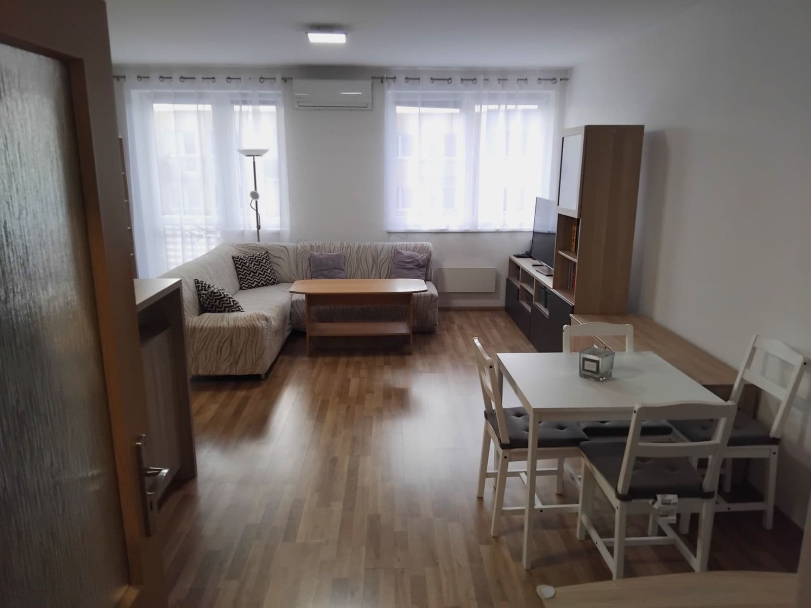 Prodej bytu 2+kk 63 m², Na Okruhu, Jesenice, Středočeský kraj Prodej bytu 2+kk 63 m², Na Okruhu, Jesenice, Středočeský kraj
