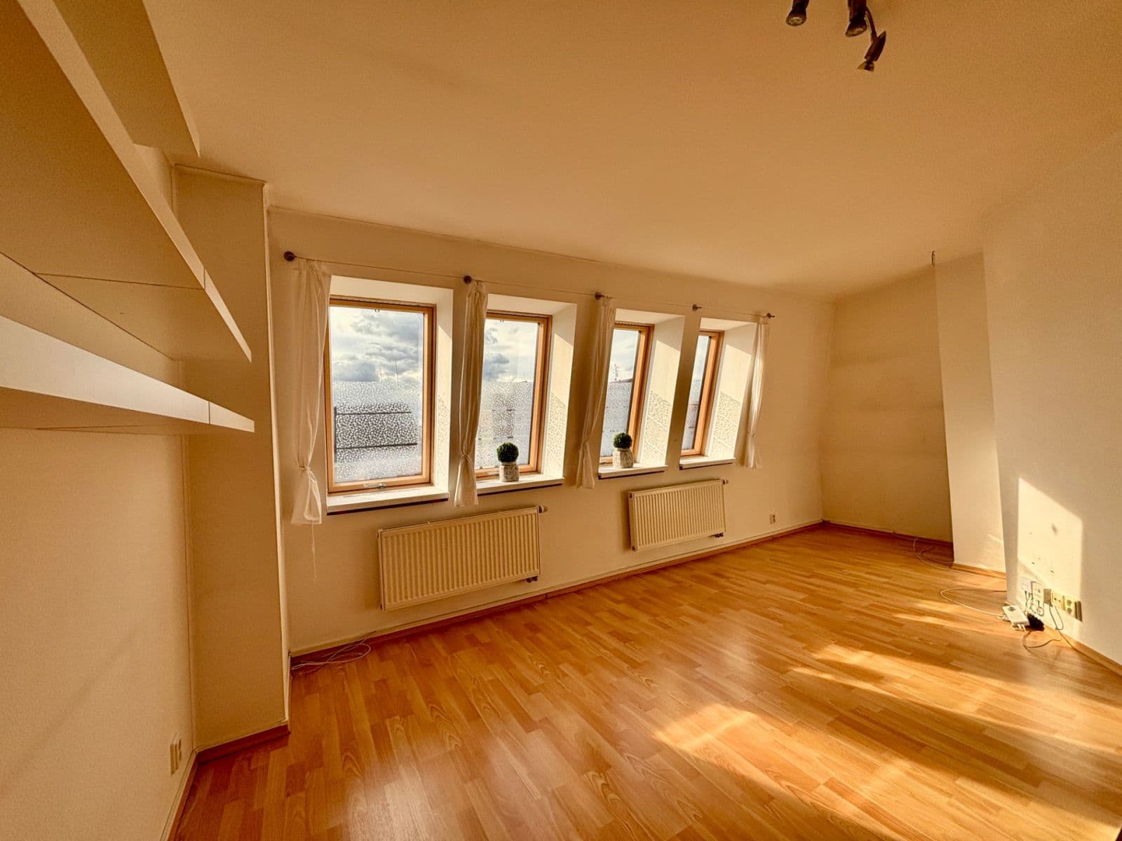Pronájem bytu 3+kk 64 m², Handkeho, Olomouc, Olomoucký kraj Pronájem bytu 3+kk 64 m², Handkeho, Olomouc, Olomoucký kraj