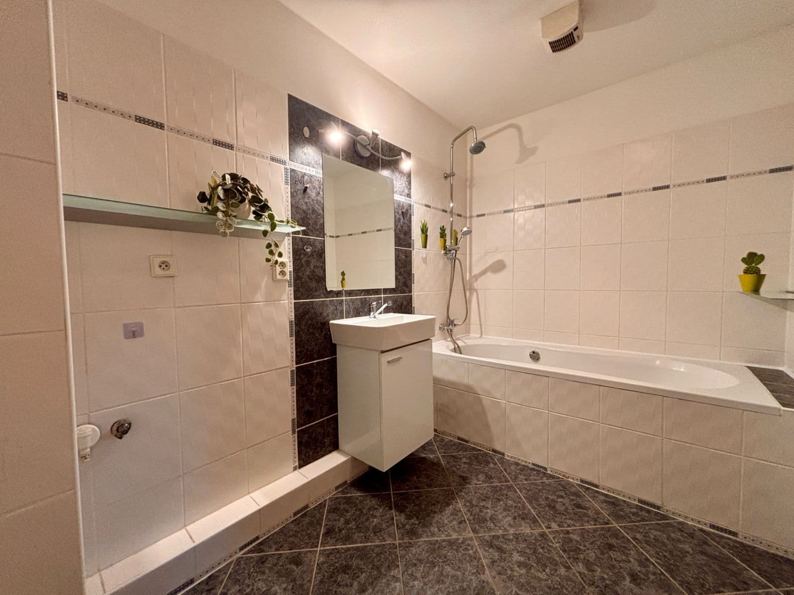 Pronájem bytu 3+kk 64 m², Handkeho, Olomouc, Olomoucký kraj Pronájem bytu 3+kk 64 m², Handkeho, Olomouc, Olomoucký kraj