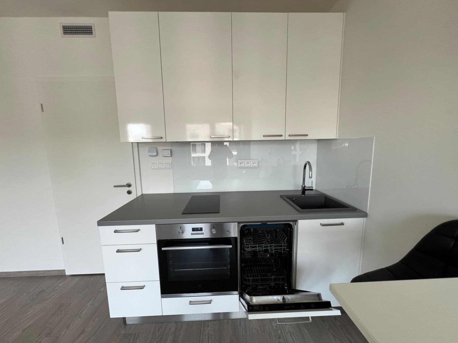 Pronájem bytu 1+kk 38 m², Počernická, Praha, Praha Pronájem bytu 1+kk 38 m², Počernická, Praha, Praha