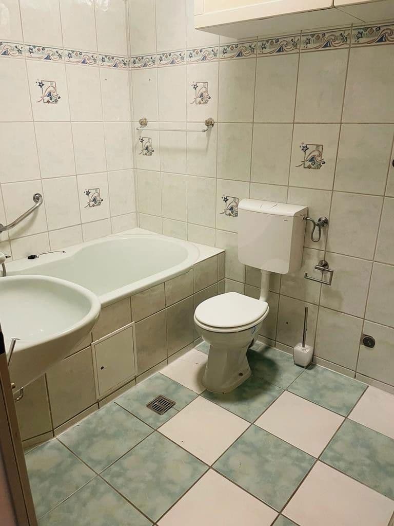 Pronájem bytu 2+1 76 m², Düsseldorf, Severní Porýní-Vestfálsko Pronájem bytu 2+1 76 m², Düsseldorf, Severní Porýní-Vestfálsko