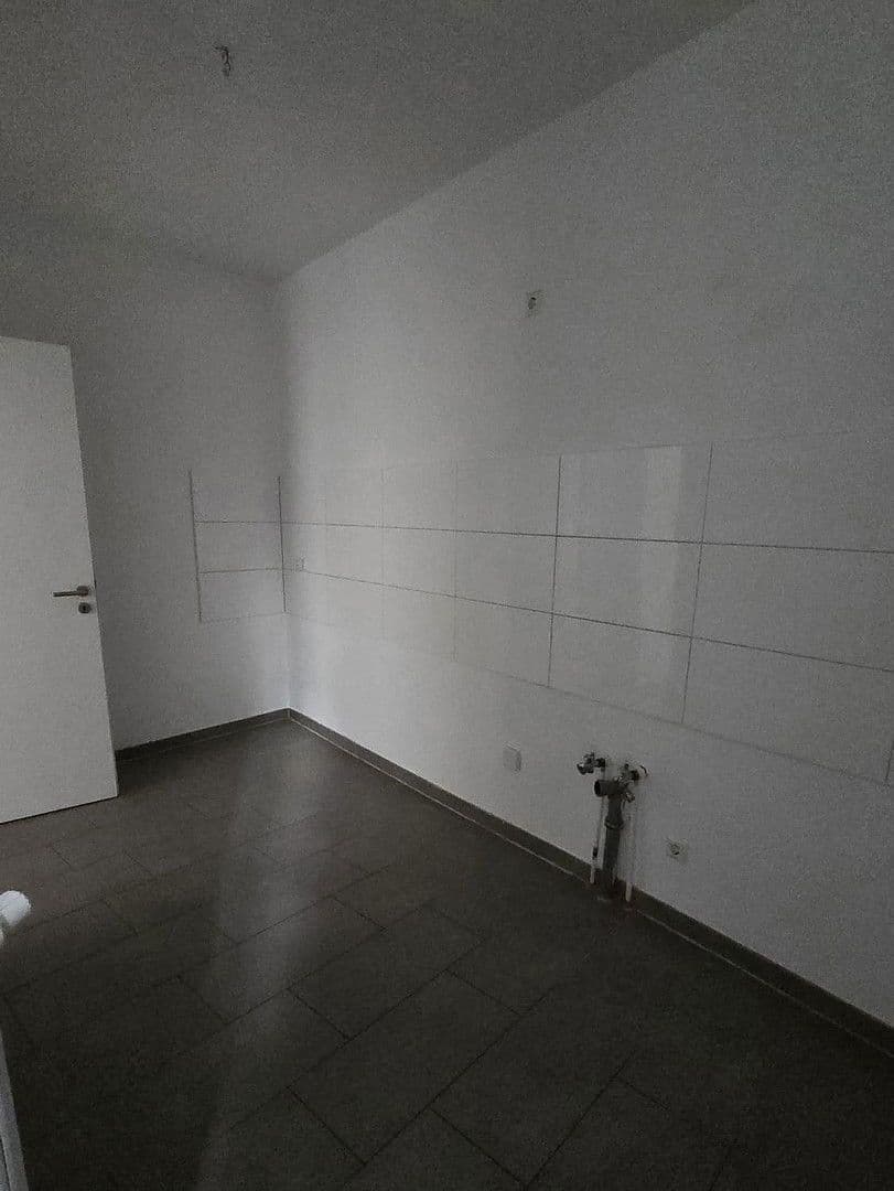 Pronájem bytu 2+1 54 m², Schönebecker Straße 35, Magdeburg, Sasko-Anhaltsko Pronájem bytu 2+1 54 m², Schönebecker Straße 35, Magdeburg, Sasko-Anhaltsko