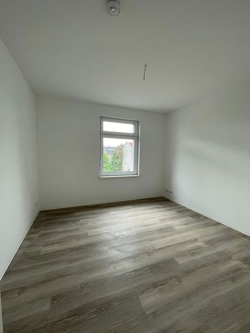 Pronájem bytu 4+1 115 m², Cochstedter straße 2, Magdeburg, Sasko-Anhaltsko Pronájem bytu 4+1 115 m², Cochstedter straße 2, Magdeburg, Sasko-Anhaltsko