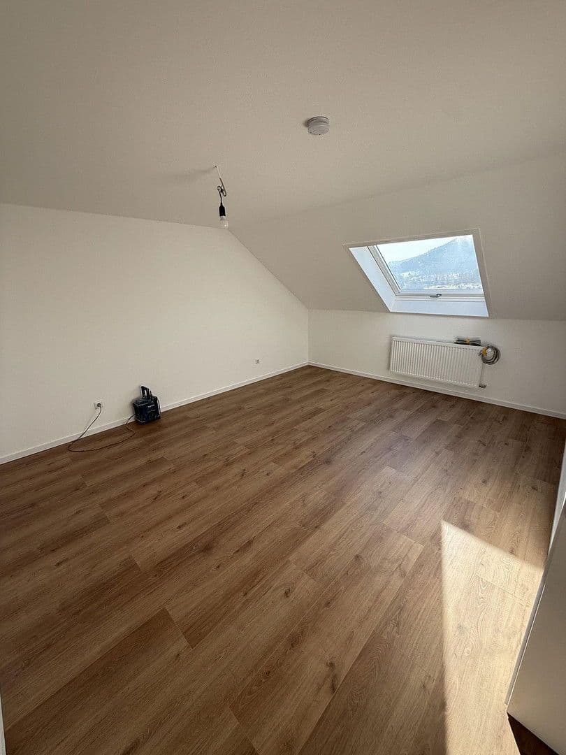 Pronájem bytu 3+1 77 m², Sommerbergstr. 27, Laudenbach, Bavorsko Pronájem bytu 3+1 77 m², Sommerbergstr. 27, Laudenbach, Bavorsko