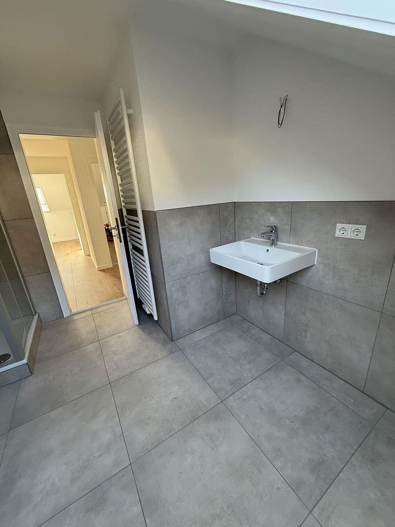 Pronájem bytu 3+1 77 m², Sommerbergstr. 27, Laudenbach, Bavorsko Pronájem bytu 3+1 77 m², Sommerbergstr. 27, Laudenbach, Bavorsko