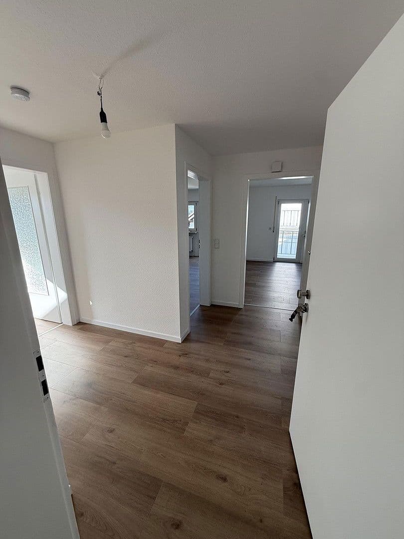 Pronájem bytu 3+1 77 m², Sommerbergstr. 27, Laudenbach, Bavorsko Pronájem bytu 3+1 77 m², Sommerbergstr. 27, Laudenbach, Bavorsko