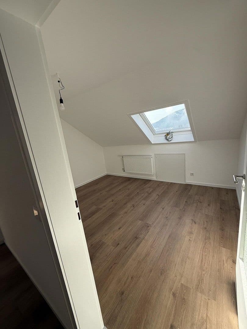 Pronájem bytu 3+1 77 m², Sommerbergstr. 27, Laudenbach, Bavorsko Pronájem bytu 3+1 77 m², Sommerbergstr. 27, Laudenbach, Bavorsko