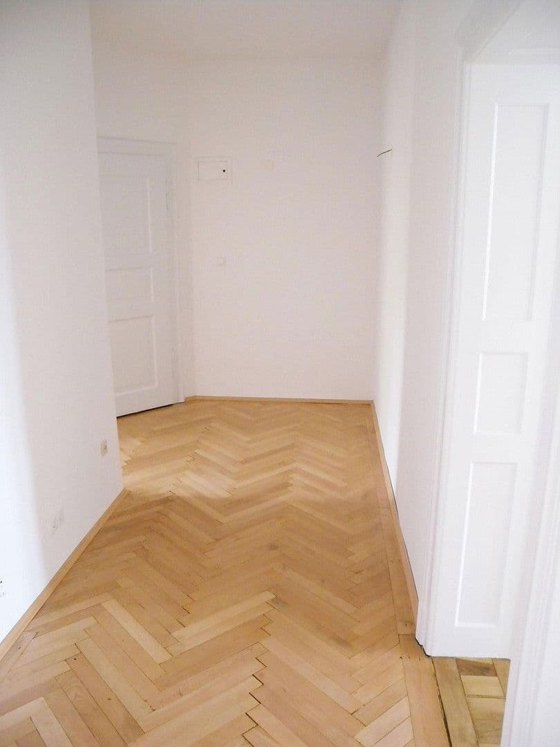 Prodej bytu 3+1 87 m², Alramstr. 15, München, Bavorsko Prodej bytu 3+1 87 m², Alramstr. 15, München, Bavorsko