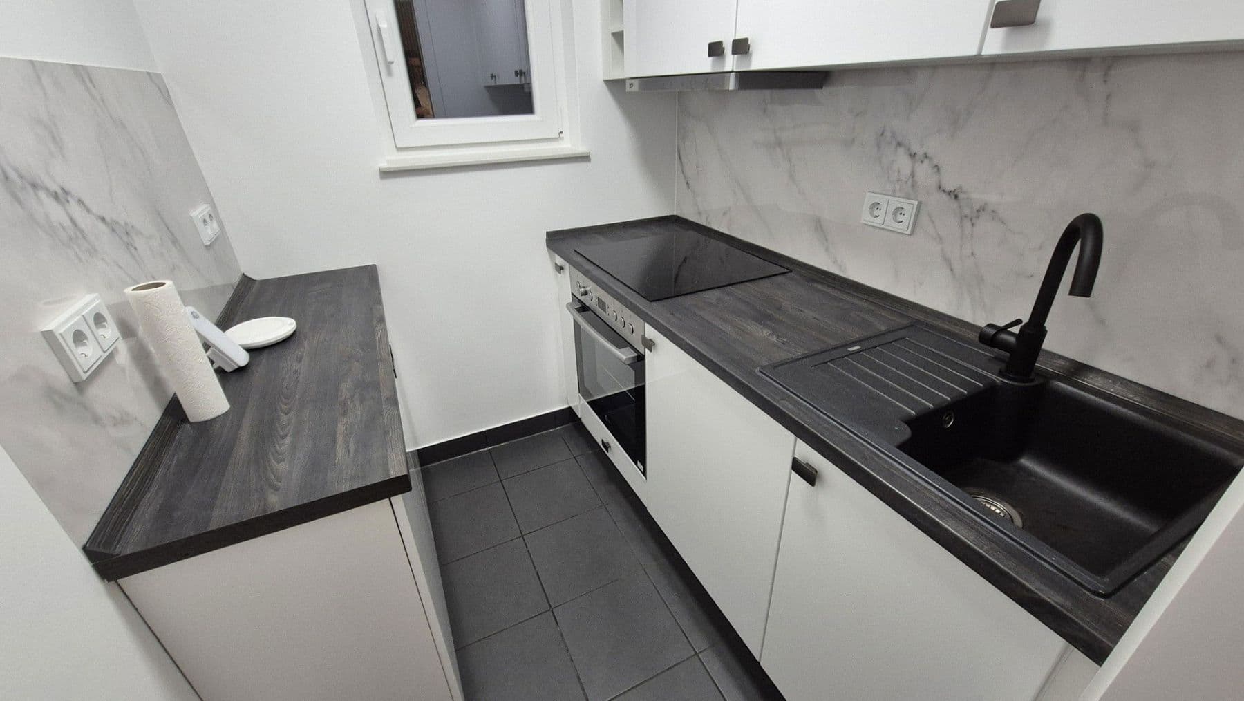 Pronájem bytu 1+kk 33 m², Stuttgart, Bádensko-Württembersko Pronájem bytu 1+kk 33 m², Stuttgart, Bádensko-Württembersko