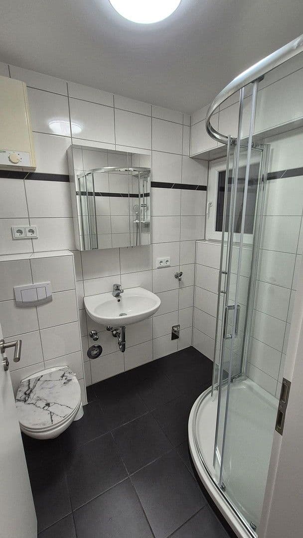 Pronájem bytu 1+kk 33 m², Stuttgart, Bádensko-Württembersko Pronájem bytu 1+kk 33 m², Stuttgart, Bádensko-Württembersko