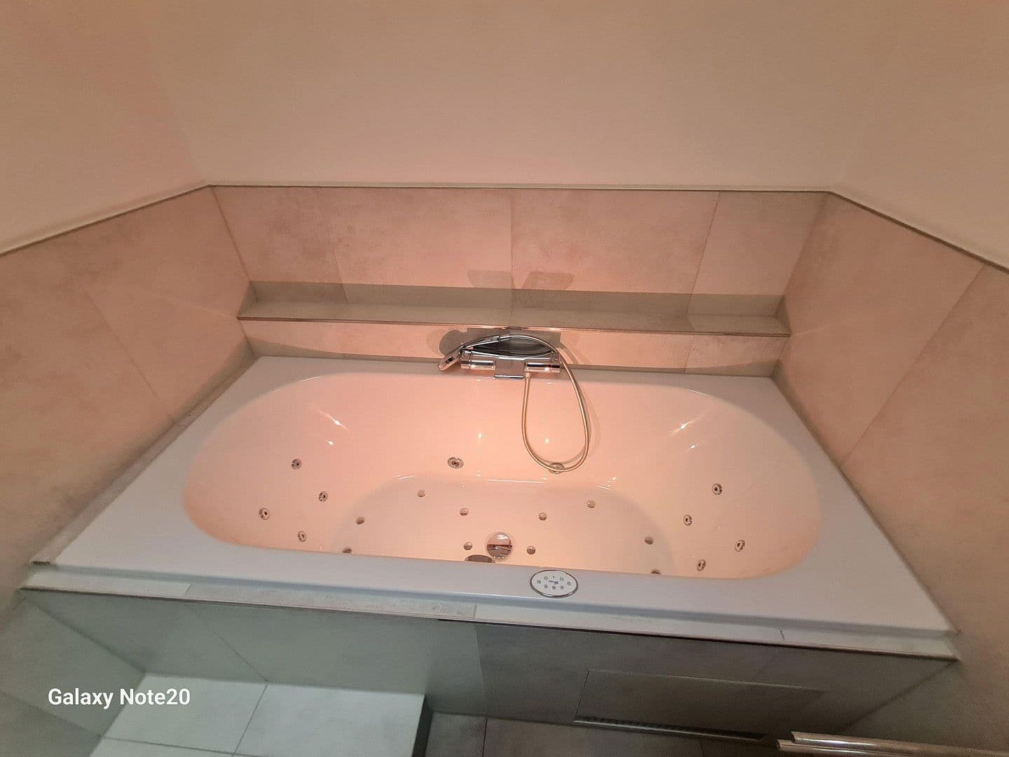 Prodej bytu 3+1 90 m², Friedrichshafen, Bádensko-Württembersko Prodej bytu 3+1 90 m², Friedrichshafen, Bádensko-Württembersko