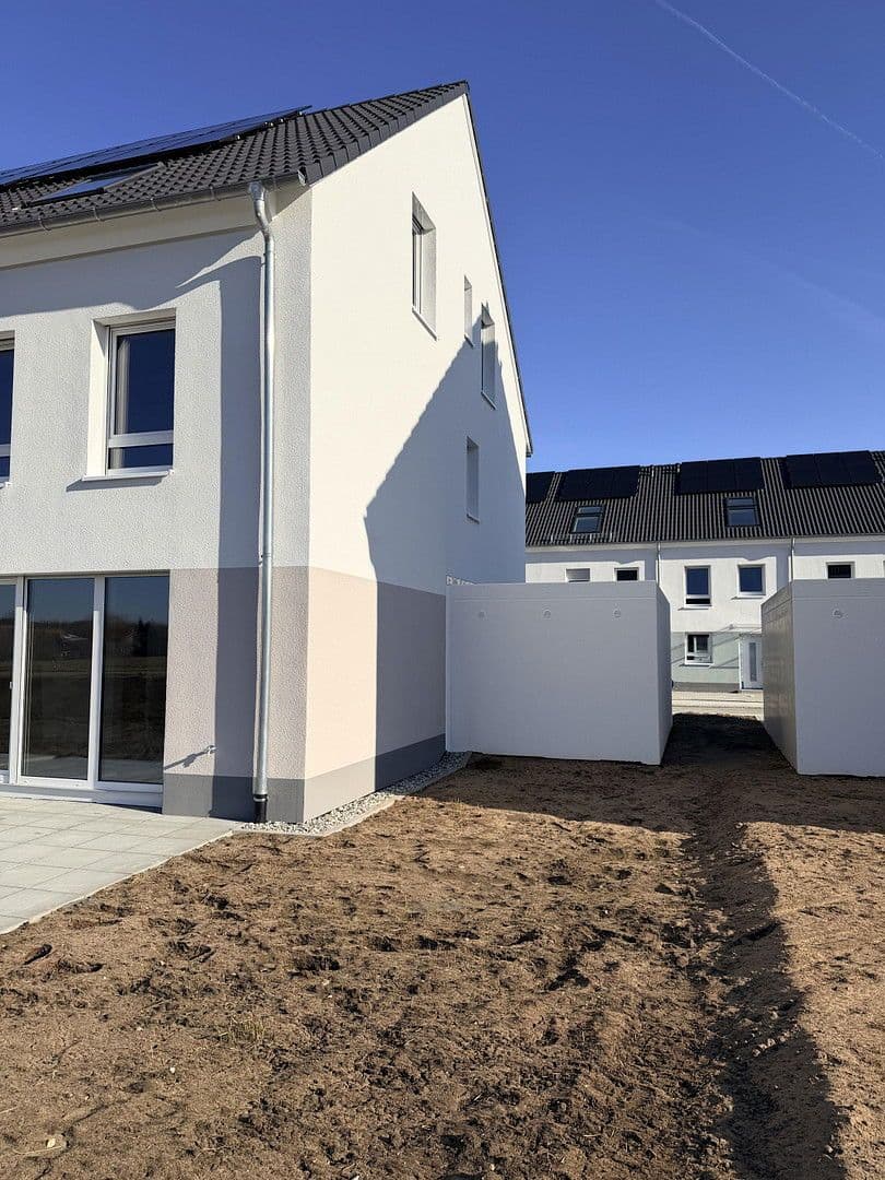 Pronájem domu 148 m², pozemek 240 m², Am Löhlein 43, Roth, Bavorsko Pronájem domu 148 m², pozemek 240 m², Am Löhlein 43, Roth, Bavorsko