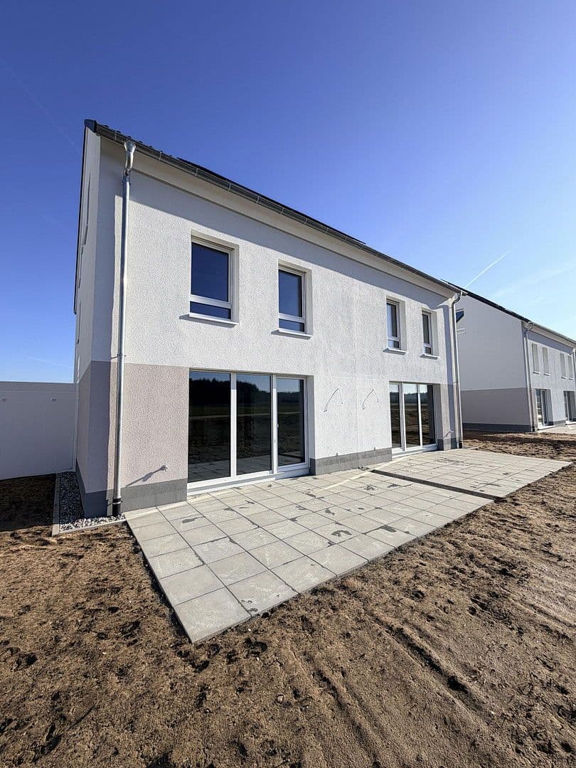 Pronájem domu 148 m², pozemek 240 m², Am Löhlein 43, Roth, Bavorsko Pronájem domu 148 m², pozemek 240 m², Am Löhlein 43, Roth, Bavorsko