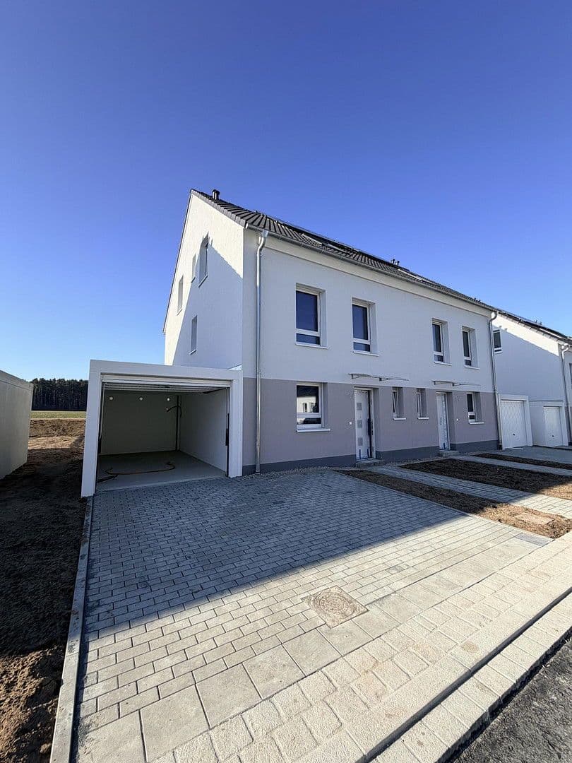 Pronájem domu 148 m², pozemek 240 m², Am Löhlein 43, Roth, Bavorsko Pronájem domu 148 m², pozemek 240 m², Am Löhlein 43, Roth, Bavorsko