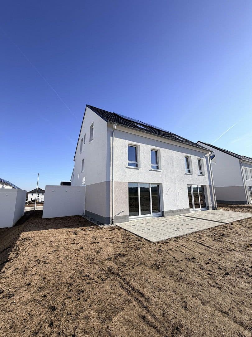 Pronájem domu 148 m², pozemek 240 m², Am Löhlein 43, Roth, Bavorsko Pronájem domu 148 m², pozemek 240 m², Am Löhlein 43, Roth, Bavorsko