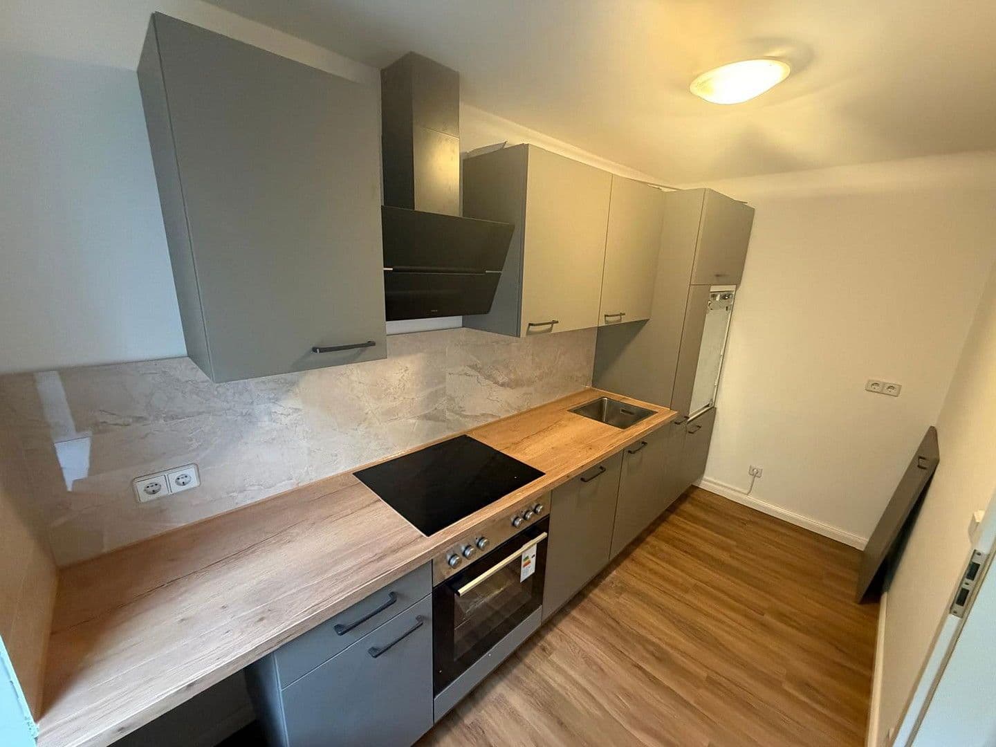 Pronájem bytu 1+1 60 m², Berliner Str. 14, Altlandsberg, Braniborsko Pronájem bytu 1+1 60 m², Berliner Str. 14, Altlandsberg, Braniborsko