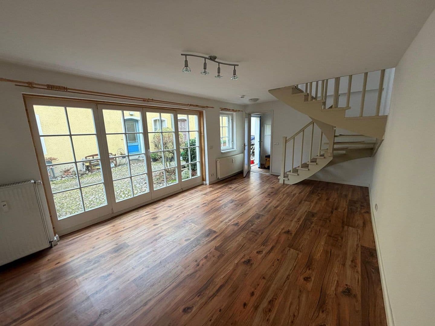 Pronájem bytu 1+1 60 m², Berliner Str. 14, Altlandsberg, Braniborsko Pronájem bytu 1+1 60 m², Berliner Str. 14, Altlandsberg, Braniborsko