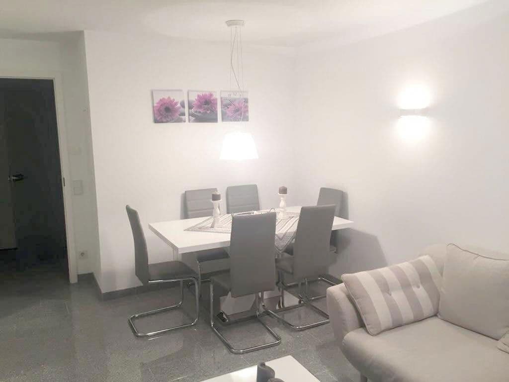 Pronájem bytu 2+1 52 m², Stuttgart, Bádensko-Württembersko Pronájem bytu 2+1 52 m², Stuttgart, Bádensko-Württembersko