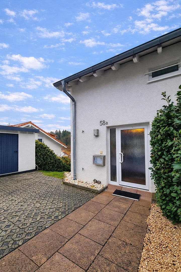 Prodej domu 126 m², pozemek 497 m², Wilhelmsfeld, Bádensko-Württembersko Prodej domu 126 m², pozemek 497 m², Wilhelmsfeld, Bádensko-Württembersko