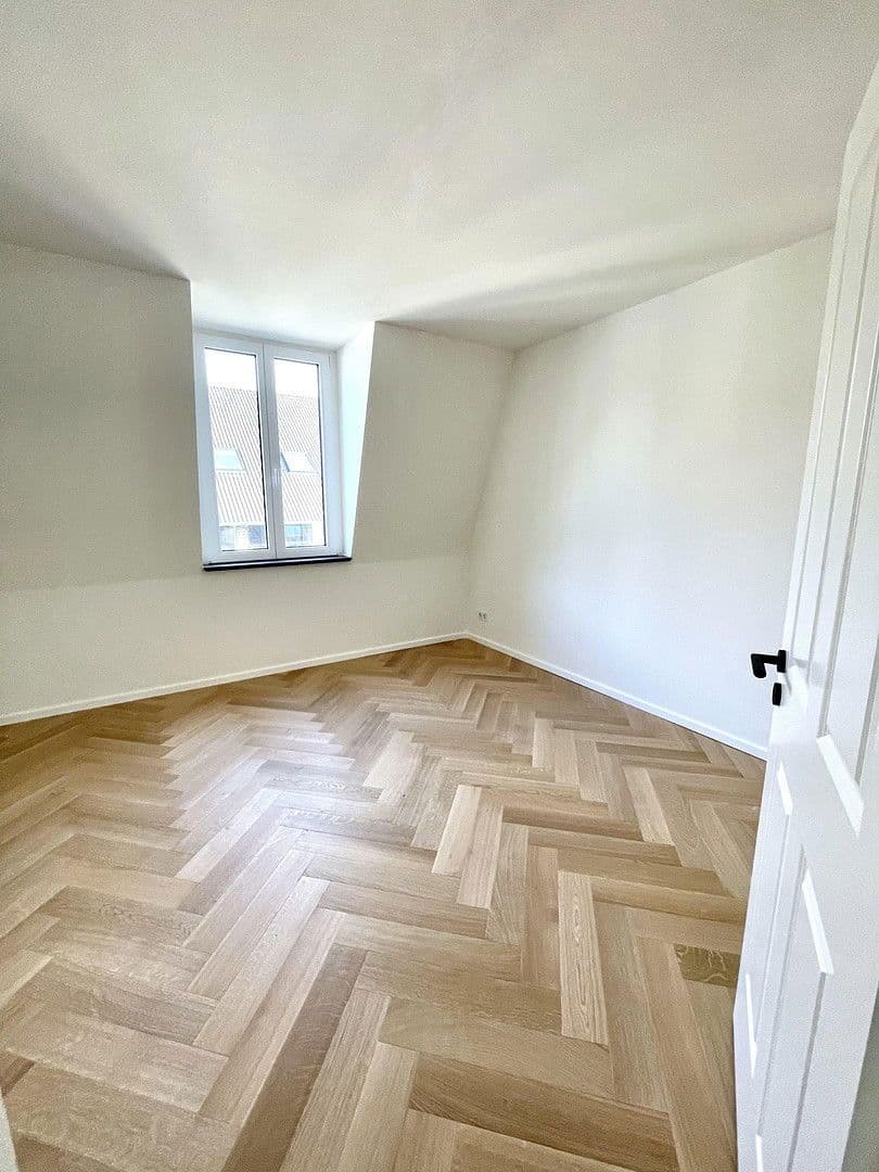 Prodej bytu 5+1 126 m², Düsseldorf, Severní Porýní-Vestfálsko Prodej bytu 5+1 126 m², Düsseldorf, Severní Porýní-Vestfálsko