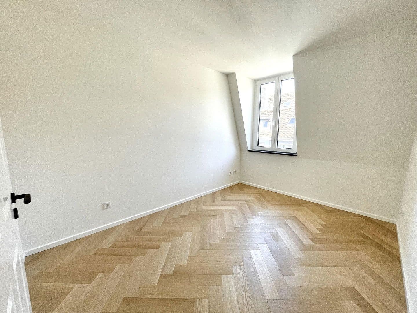 Prodej bytu 5+1 126 m², Düsseldorf, Severní Porýní-Vestfálsko Prodej bytu 5+1 126 m², Düsseldorf, Severní Porýní-Vestfálsko