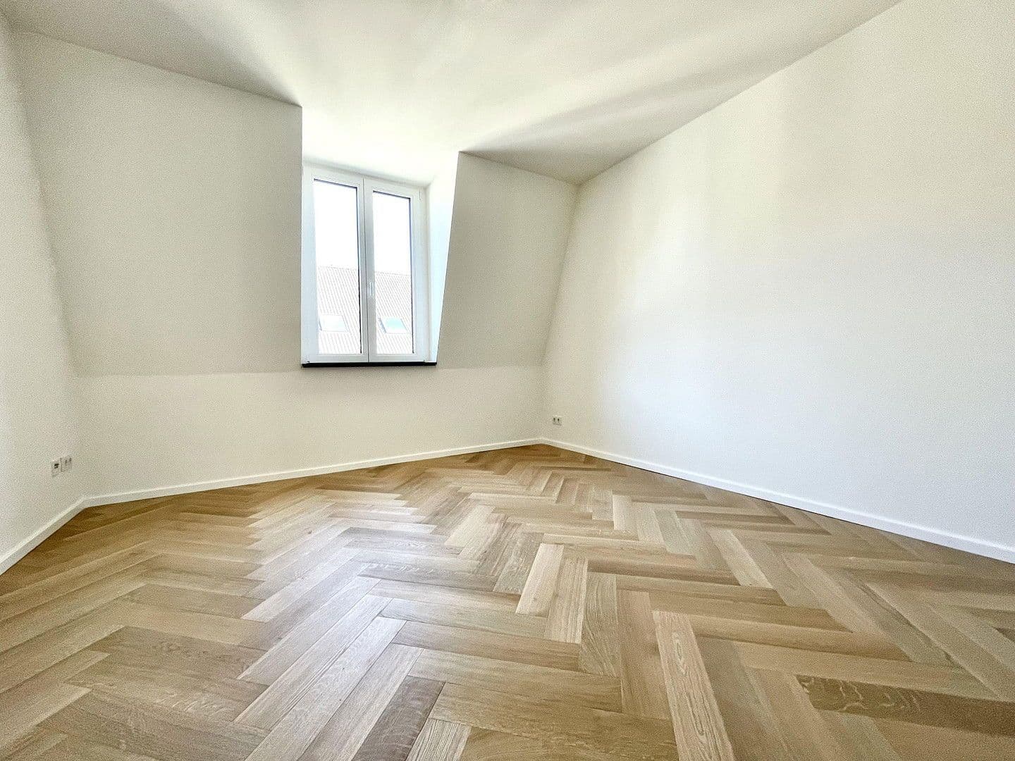 Prodej bytu 5+1 126 m², Düsseldorf, Severní Porýní-Vestfálsko Prodej bytu 5+1 126 m², Düsseldorf, Severní Porýní-Vestfálsko