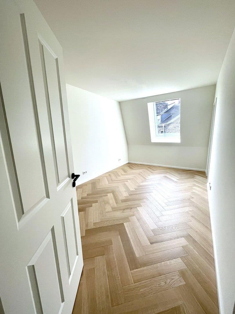 Prodej bytu 5+1 126 m², Düsseldorf, Severní Porýní-Vestfálsko Prodej bytu 5+1 126 m², Düsseldorf, Severní Porýní-Vestfálsko