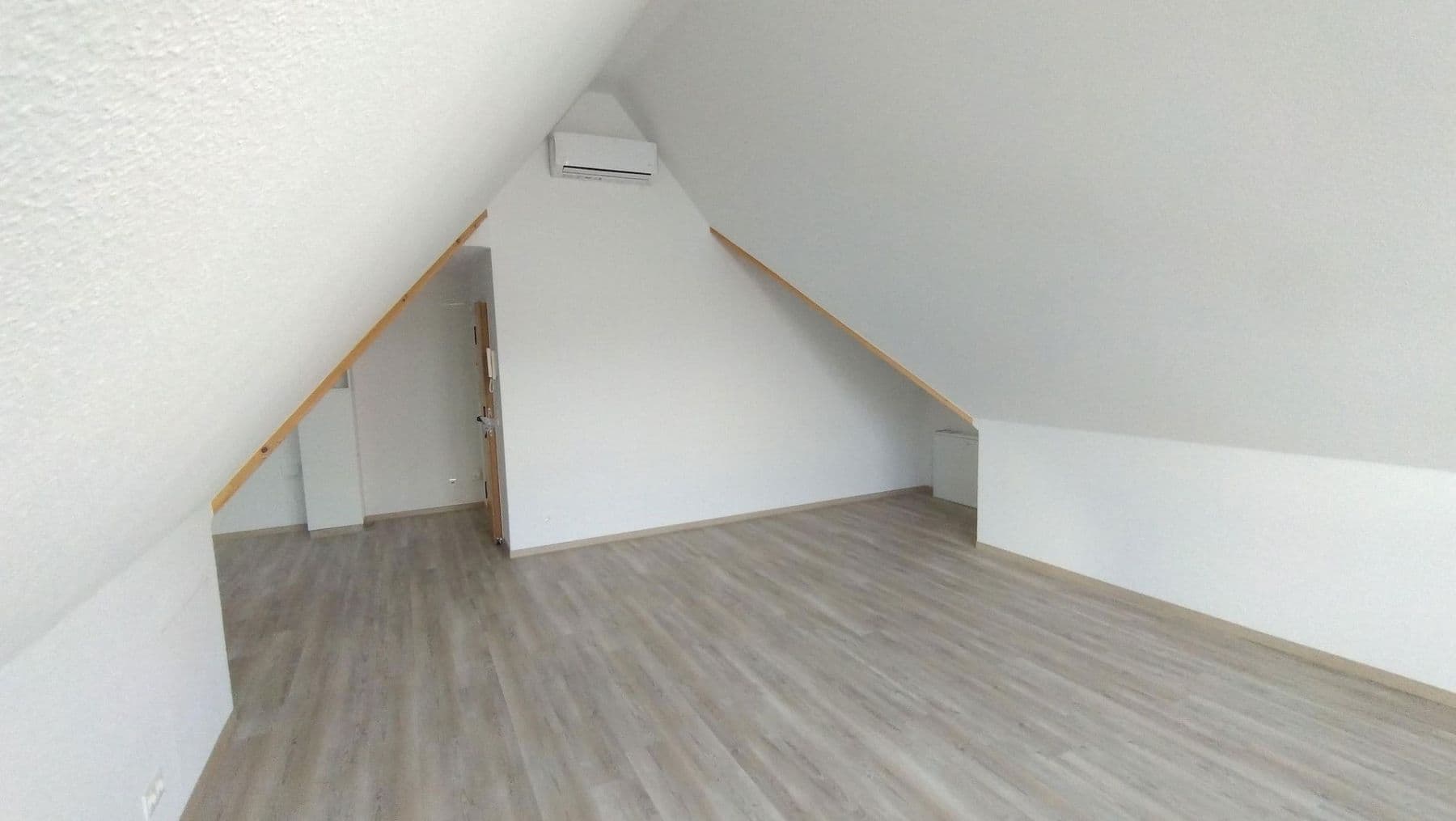 Pronájem bytu 2+1 52 m², Annaberger Str 165, Chemnitz, Sasko Pronájem bytu 2+1 52 m², Annaberger Str 165, Chemnitz, Sasko