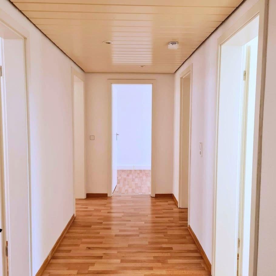 Pronájem bytu 3+1 69 m², Kantstraße 32, Wurzen, Sasko Pronájem bytu 3+1 69 m², Kantstraße 32, Wurzen, Sasko