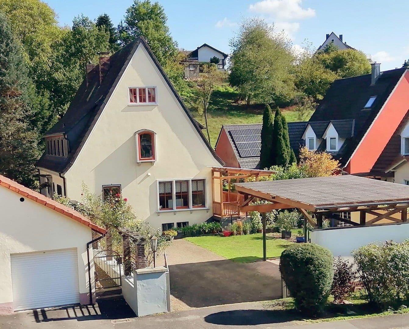 Prodej domu 286 m², pozemek 875 m², Laufach, Bavorsko Prodej domu 286 m², pozemek 875 m², Laufach, Bavorsko