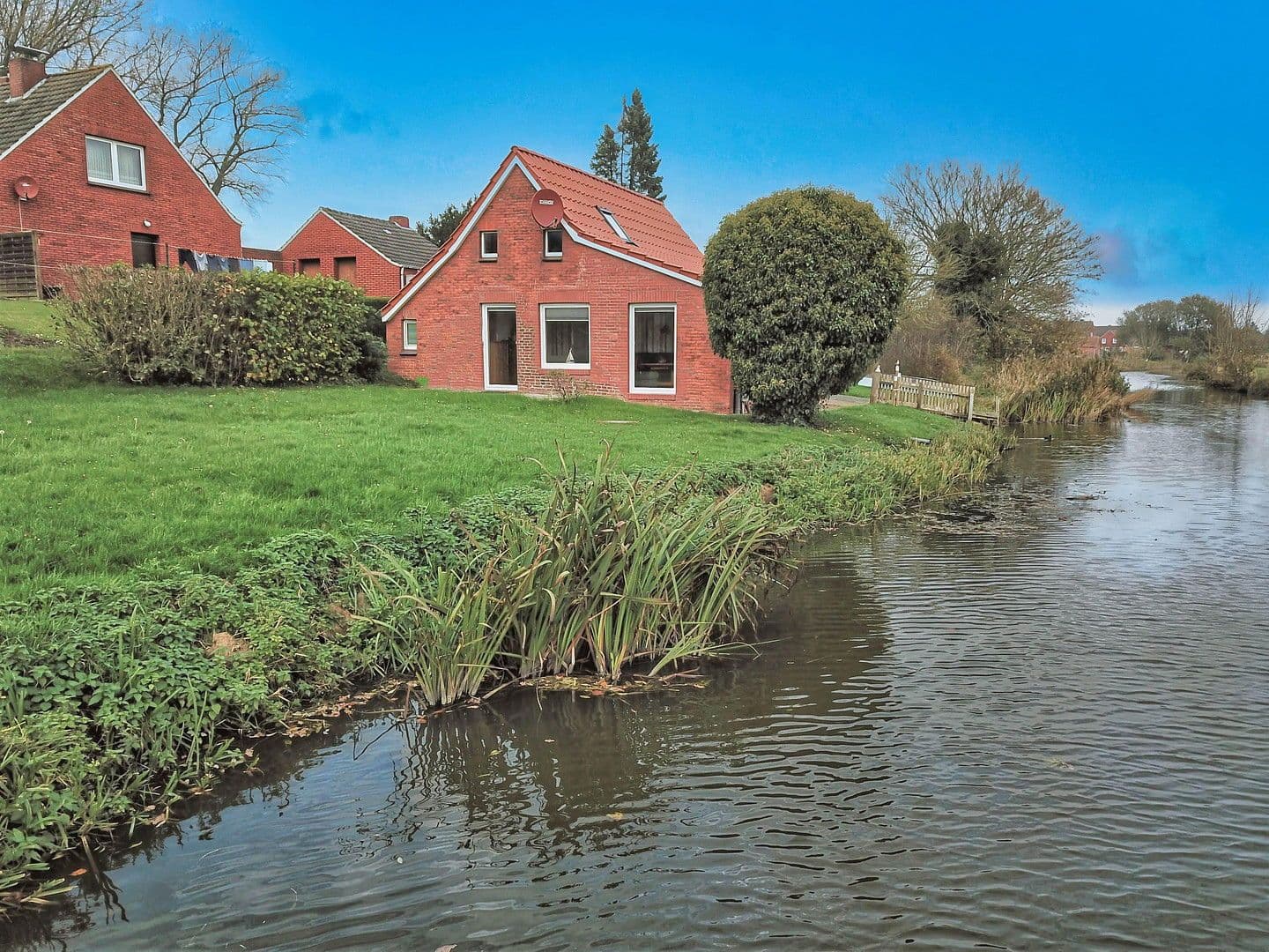 Prodej domu 84 m², pozemek 603 m², Ditzumerhammrich 96, Bunde, Dolní Sasko Prodej domu 84 m², pozemek 603 m², Ditzumerhammrich 96, Bunde, Dolní Sasko