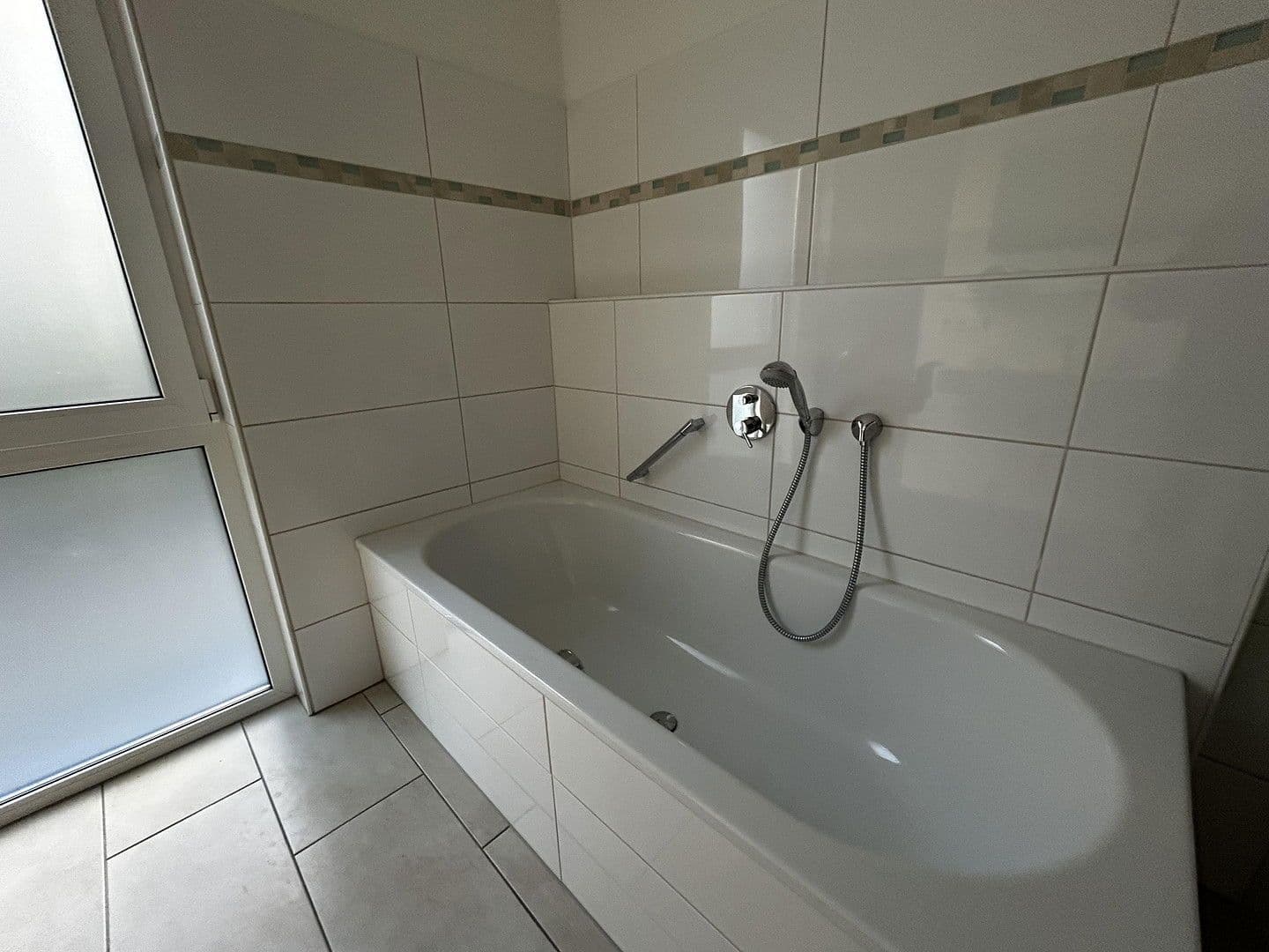 Pronájem bytu 3+kk 131 m², Weinheim, Bádensko-Württembersko Pronájem bytu 3+kk 131 m², Weinheim, Bádensko-Württembersko