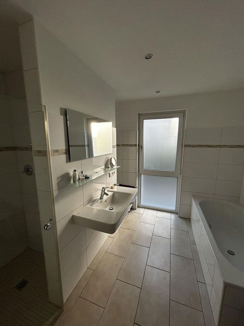 Pronájem bytu 3+kk 131 m², Weinheim, Bádensko-Württembersko Pronájem bytu 3+kk 131 m², Weinheim, Bádensko-Württembersko