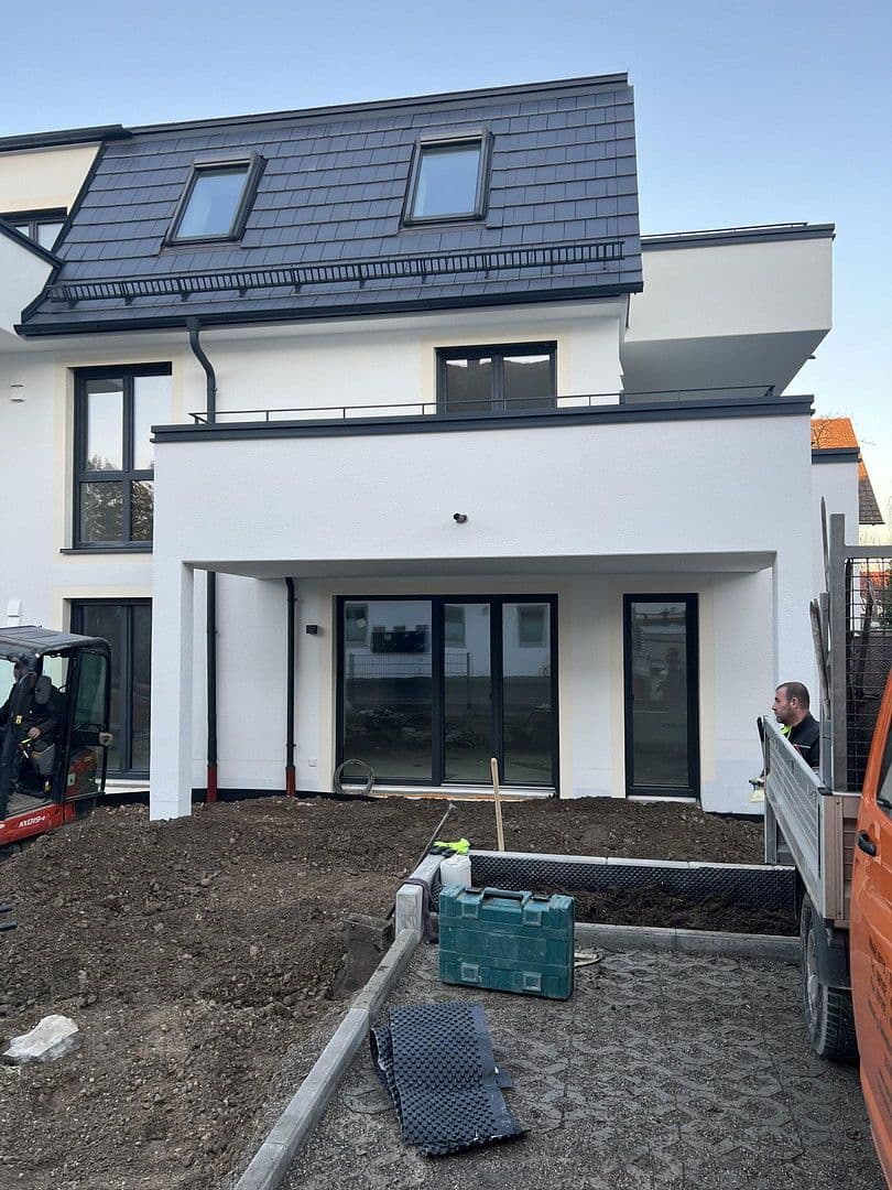 Pronájem bytu 3+1 98 m², Dorfstraße 11b, Germering, Bavorsko Pronájem bytu 3+1 98 m², Dorfstraße 11b, Germering, Bavorsko