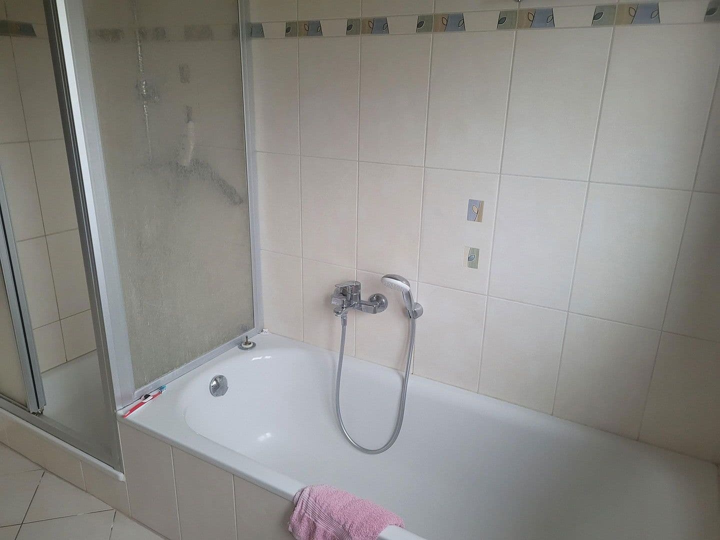 Prodej domu 149 m², pozemek 1.200 m², Bielefeld, Severní Porýní-Vestfálsko Prodej domu 149 m², pozemek 1.200 m², Bielefeld, Severní Porýní-Vestfálsko