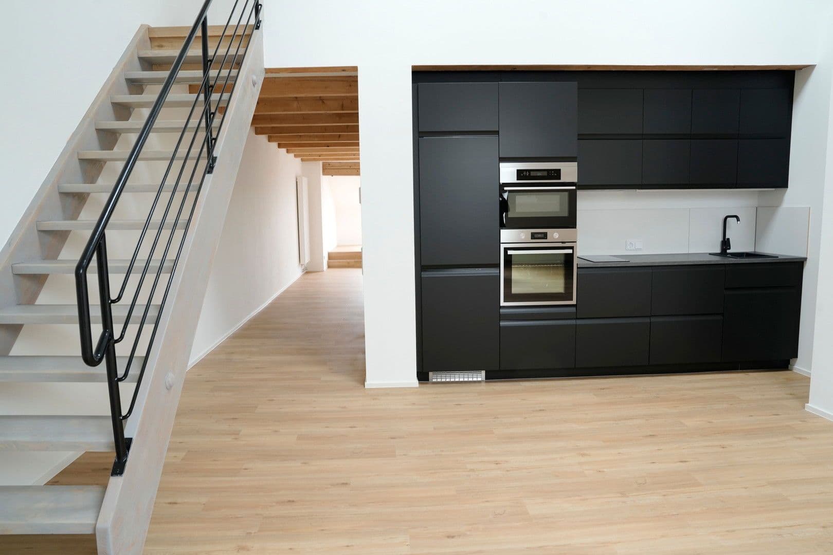 Pronájem bytu 3+1 115 m², Kaiserstrasse, Waldshut-Tiengen, Bádensko-Württembersko Pronájem bytu 3+1 115 m², Kaiserstrasse, Waldshut-Tiengen, Bádensko-Württembersko