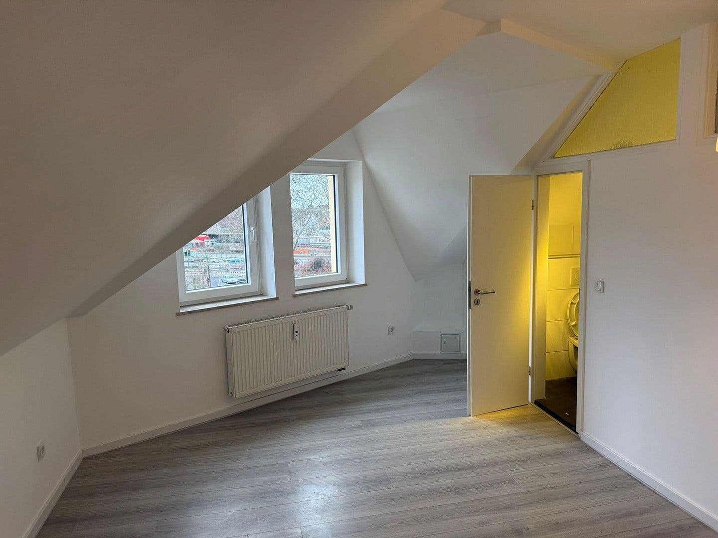 Pronájem bytu 2+1 50 m², Bahnhofstr. 11, Oberhausen, Severní Porýní-Vestfálsko Pronájem bytu 2+1 50 m², Bahnhofstr. 11, Oberhausen, Severní Porýní-Vestfálsko