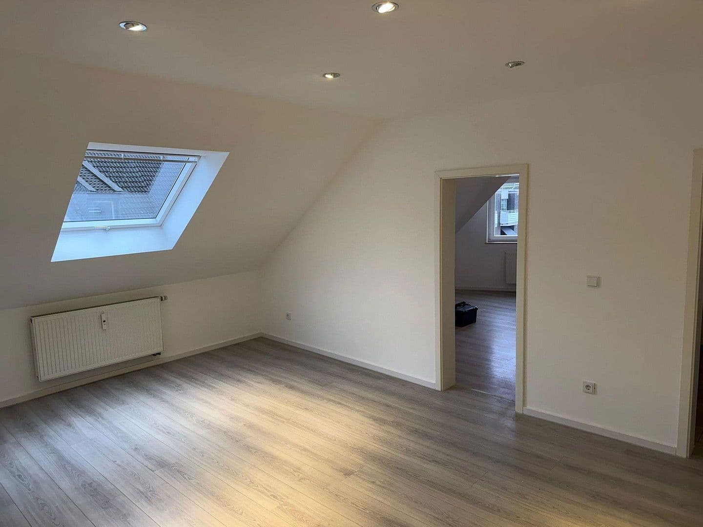 Pronájem bytu 2+1 50 m², Bahnhofstr. 11, Oberhausen, Severní Porýní-Vestfálsko Pronájem bytu 2+1 50 m², Bahnhofstr. 11, Oberhausen, Severní Porýní-Vestfálsko