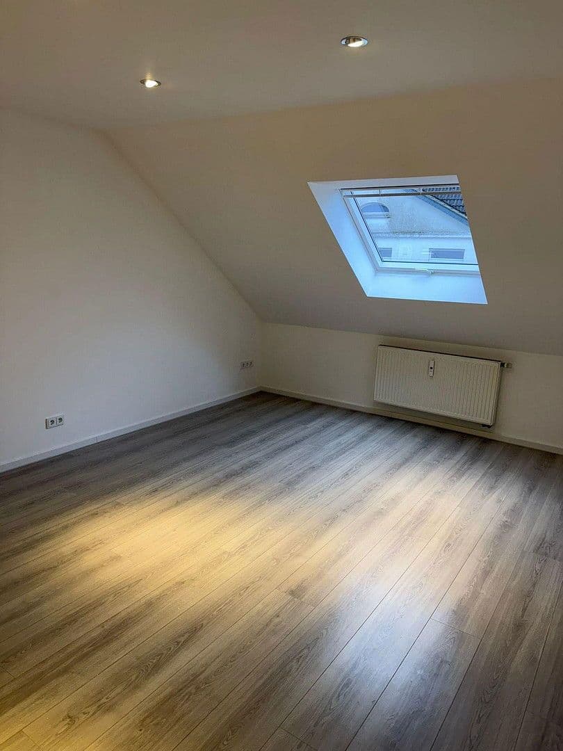 Pronájem bytu 2+1 50 m², Bahnhofstr. 11, Oberhausen, Severní Porýní-Vestfálsko Pronájem bytu 2+1 50 m², Bahnhofstr. 11, Oberhausen, Severní Porýní-Vestfálsko